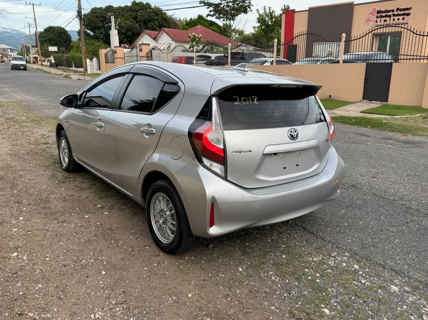 Toyota Aqua side