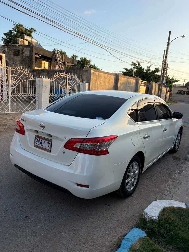 Nissan Sylphy rear
